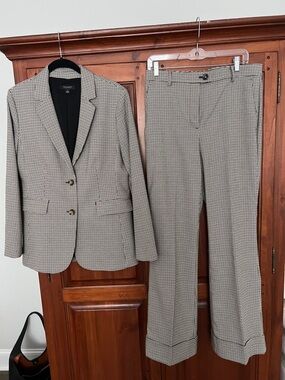 Ann Taylor Houndstooth Two-Piece Suit Blazer & Trouser - Black and Cream